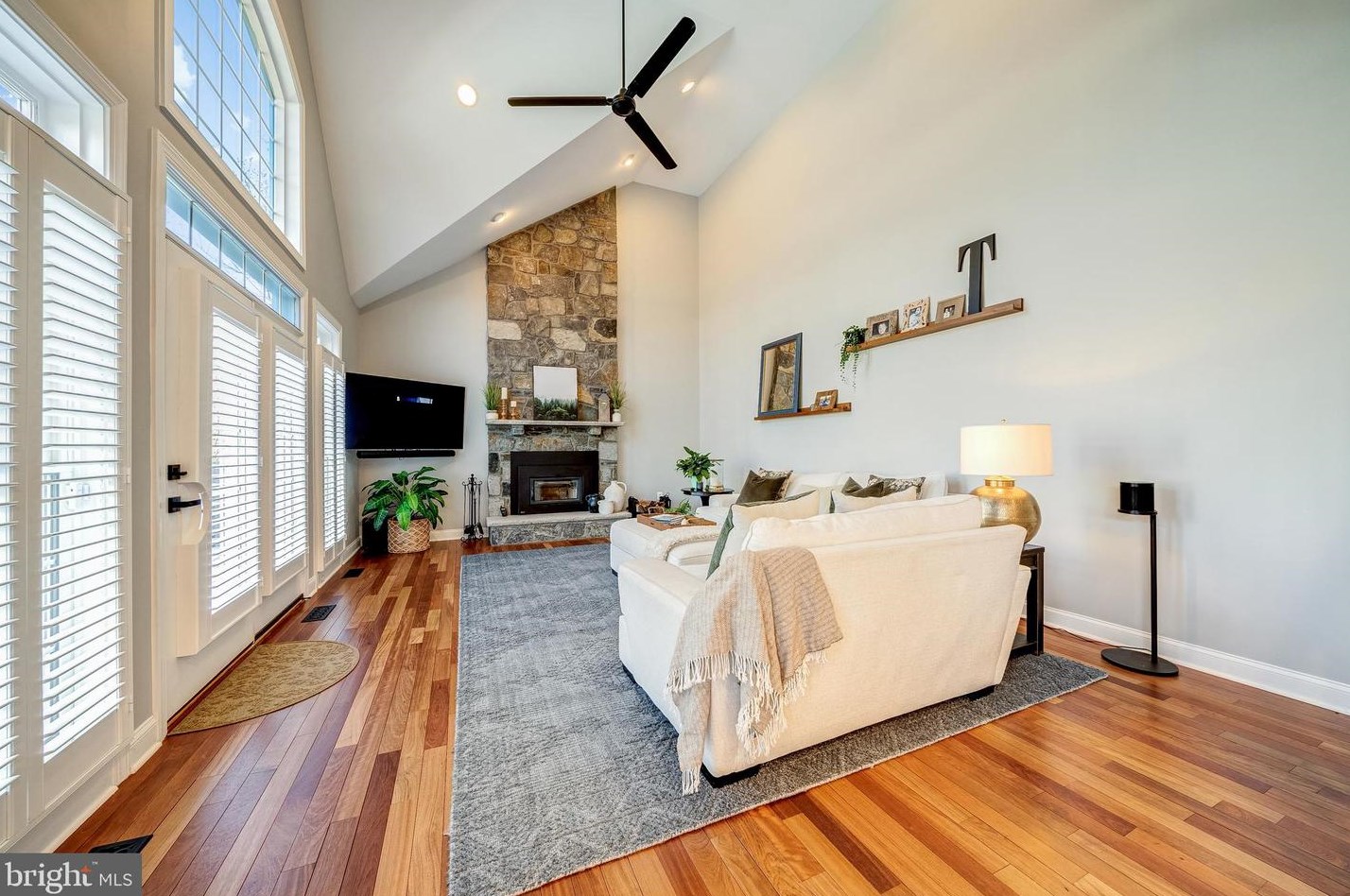 24156 Spring Meadow Cir, Stone Ridge VA  20105-3476 exterior