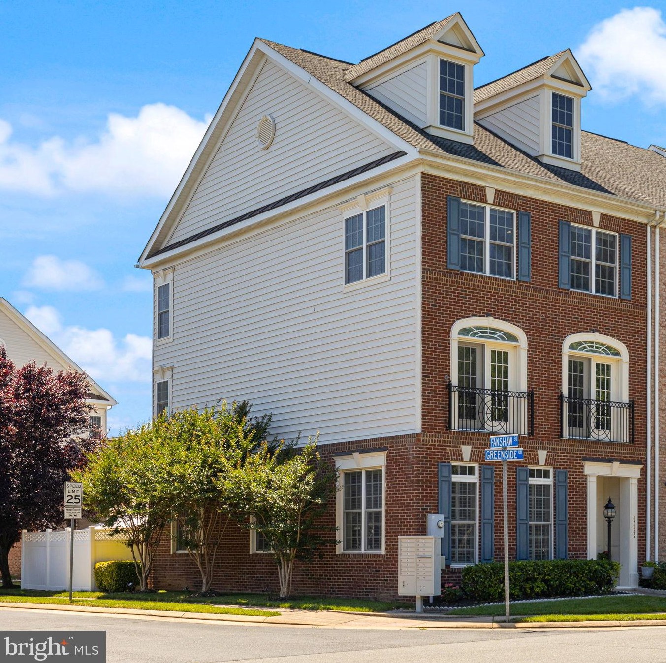 42465 Greenside Dr, Ashburn, VA 20148-5668