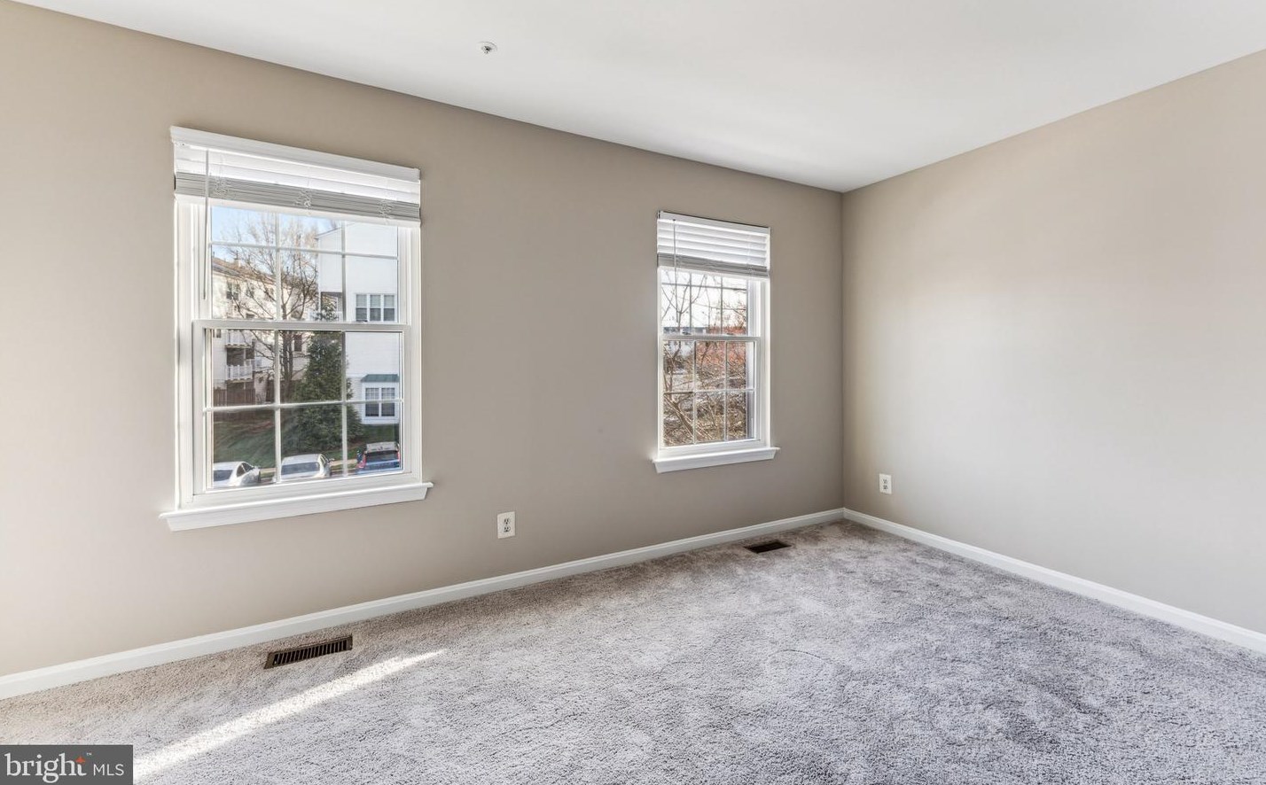 45484 Whistling Ter, Dulles VA  20166-6825 exterior