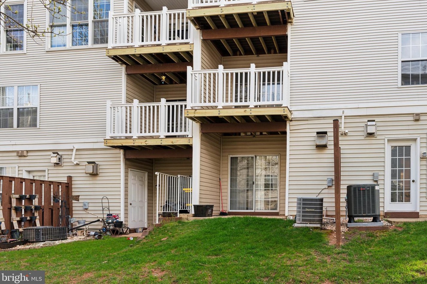 45484 Whistling Ter, Dulles VA  20166-6825 exterior