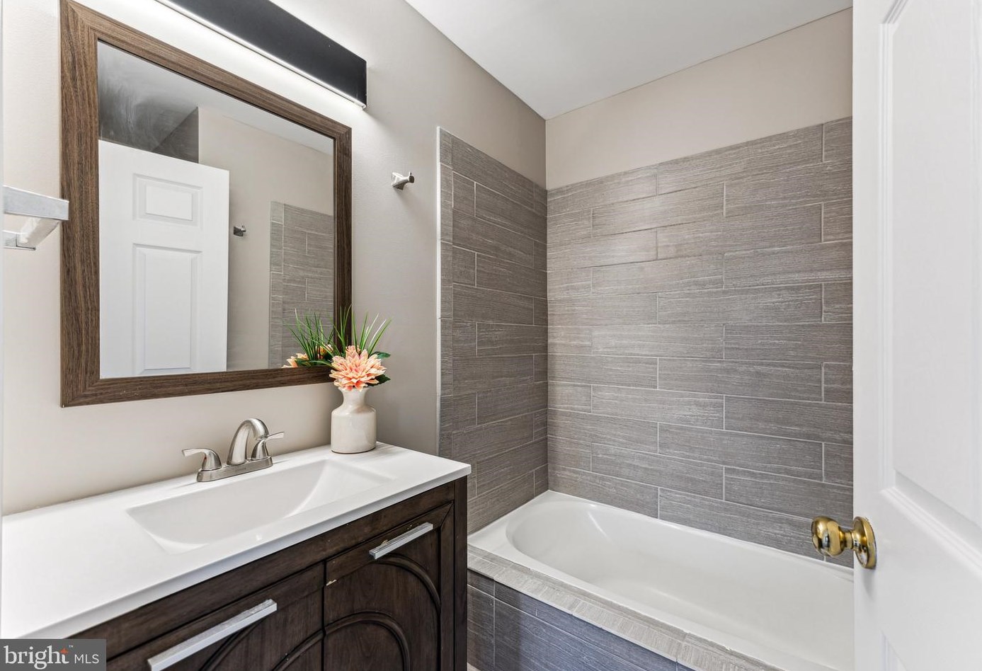 45484 Whistling Ter, Dulles VA  20166-6825 exterior