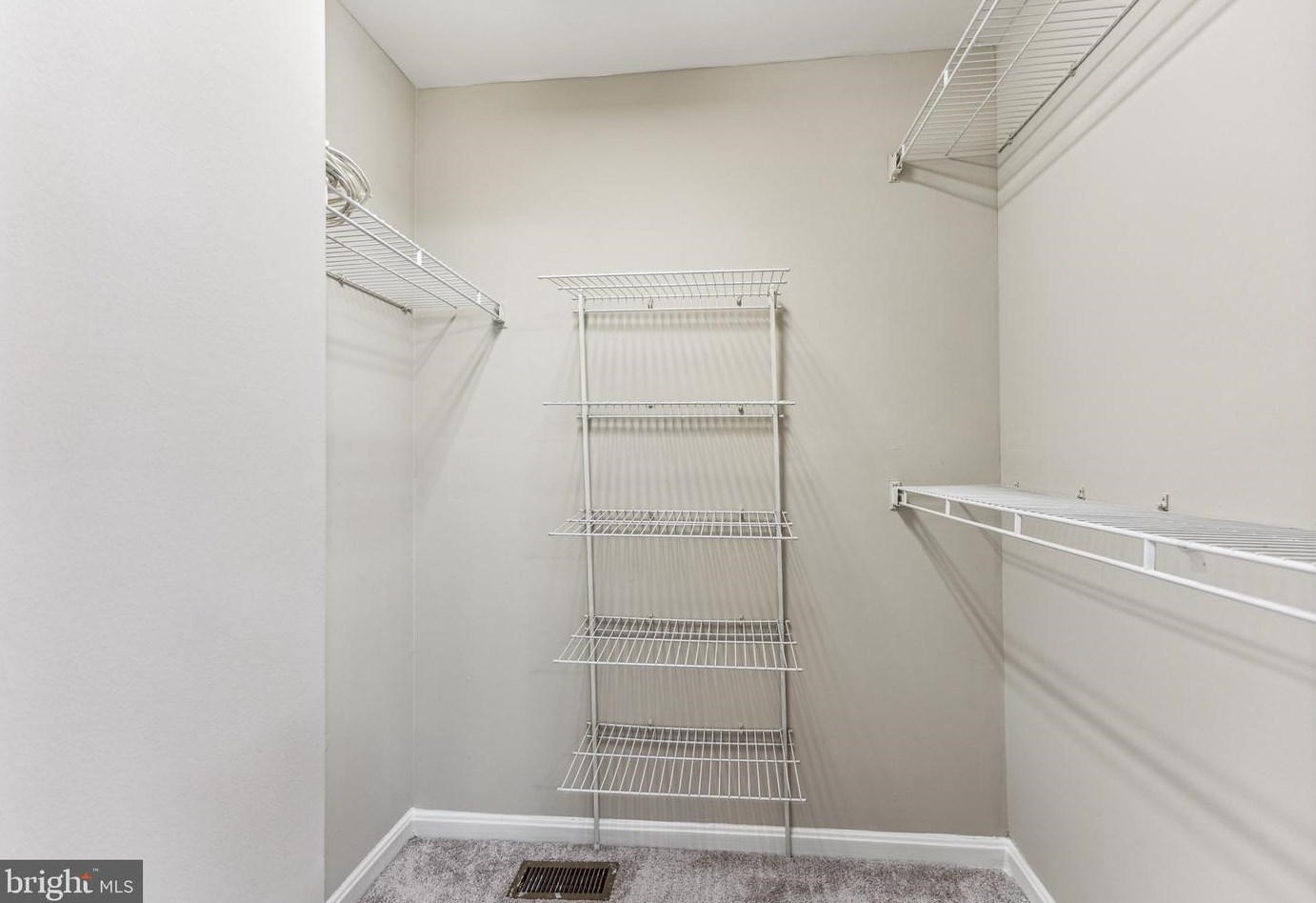 45484 Whistling Ter, Dulles VA  20166-6825 exterior