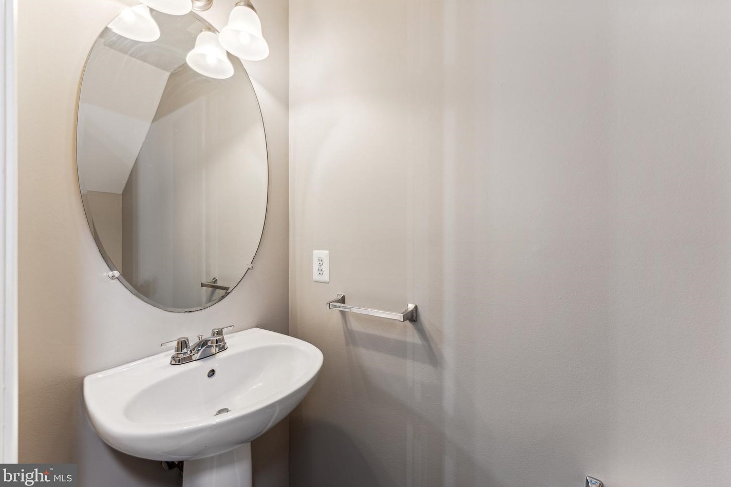 45484 Whistling Ter, Dulles VA  20166-6825 exterior