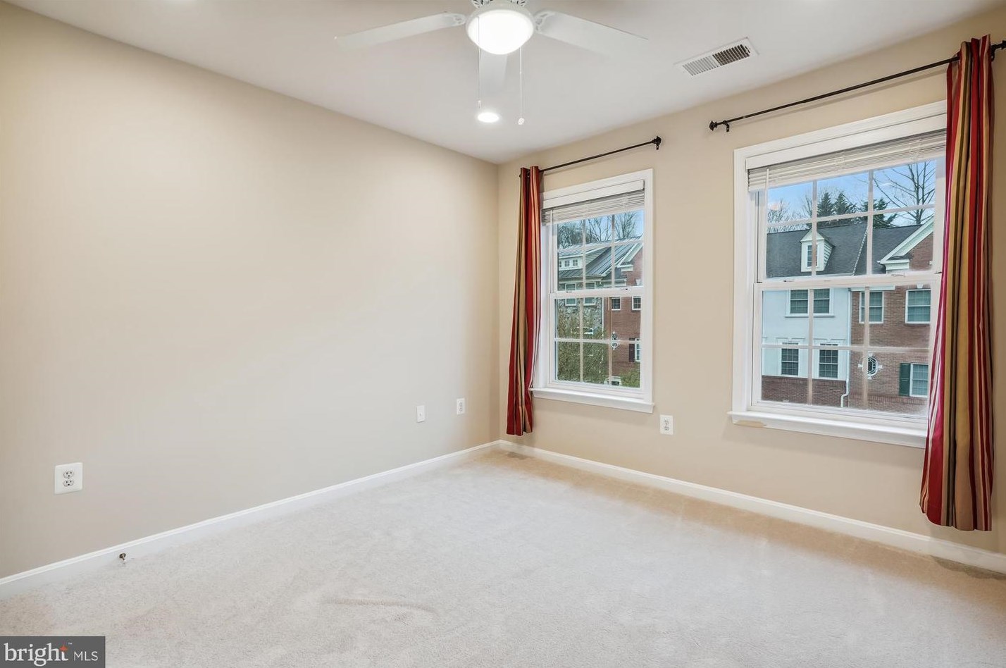 20361 Center Brook Sq, Dulles VA  20165-5183 exterior