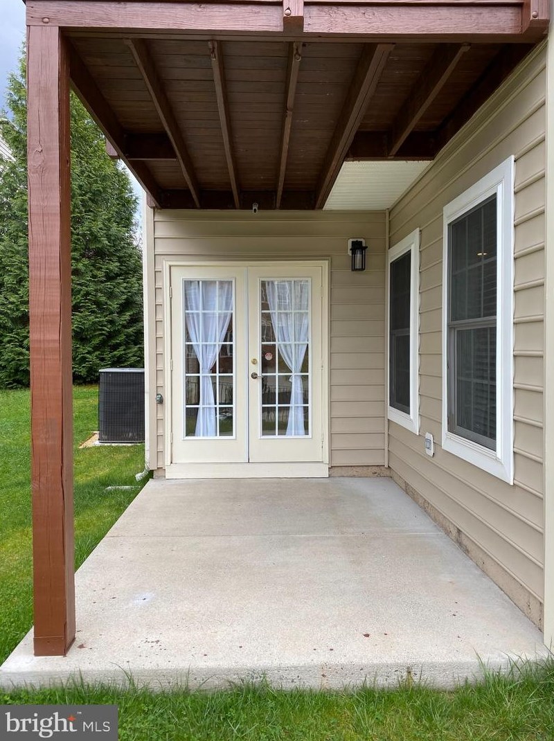 20361 Center Brook Sq, Dulles VA  20165-5183 exterior