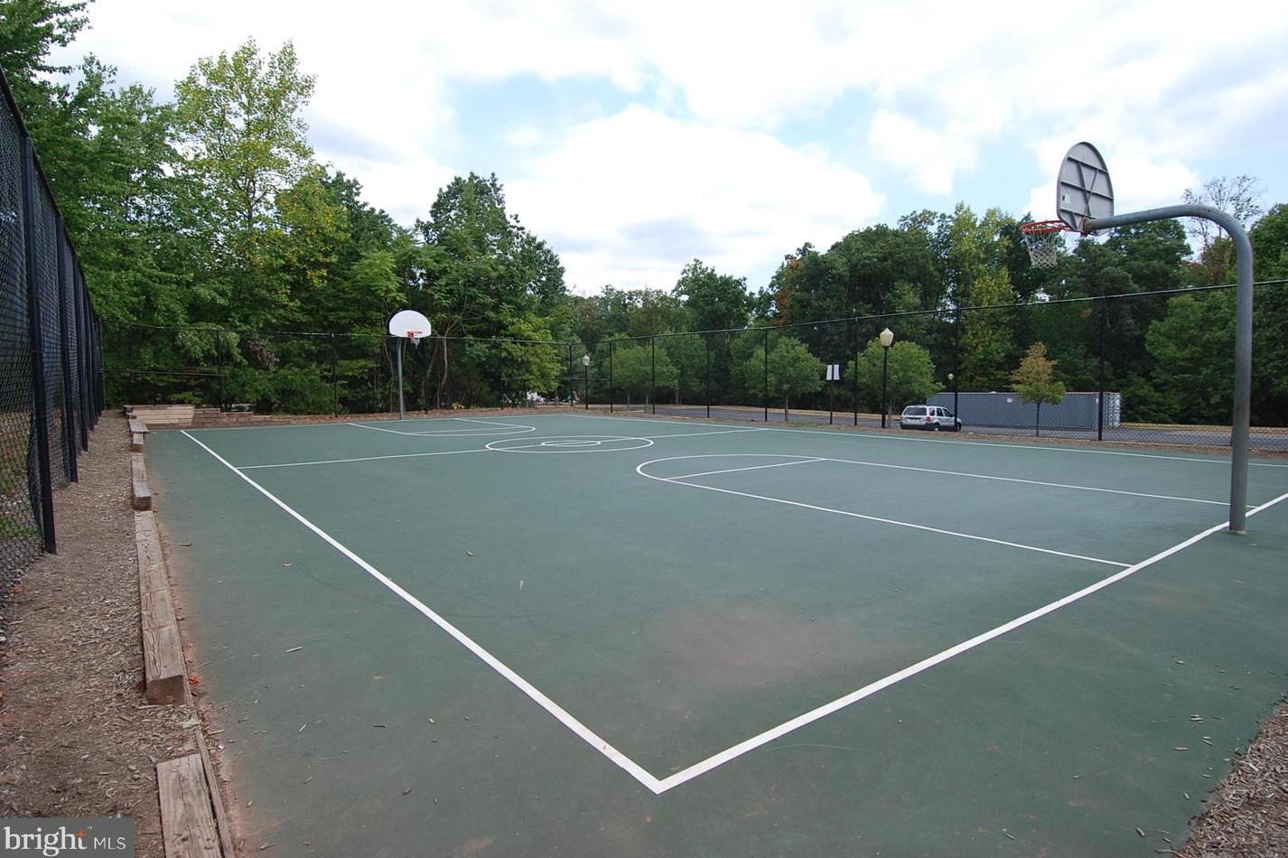 20361 Center Brook Sq, Dulles VA  20165-5183 exterior
