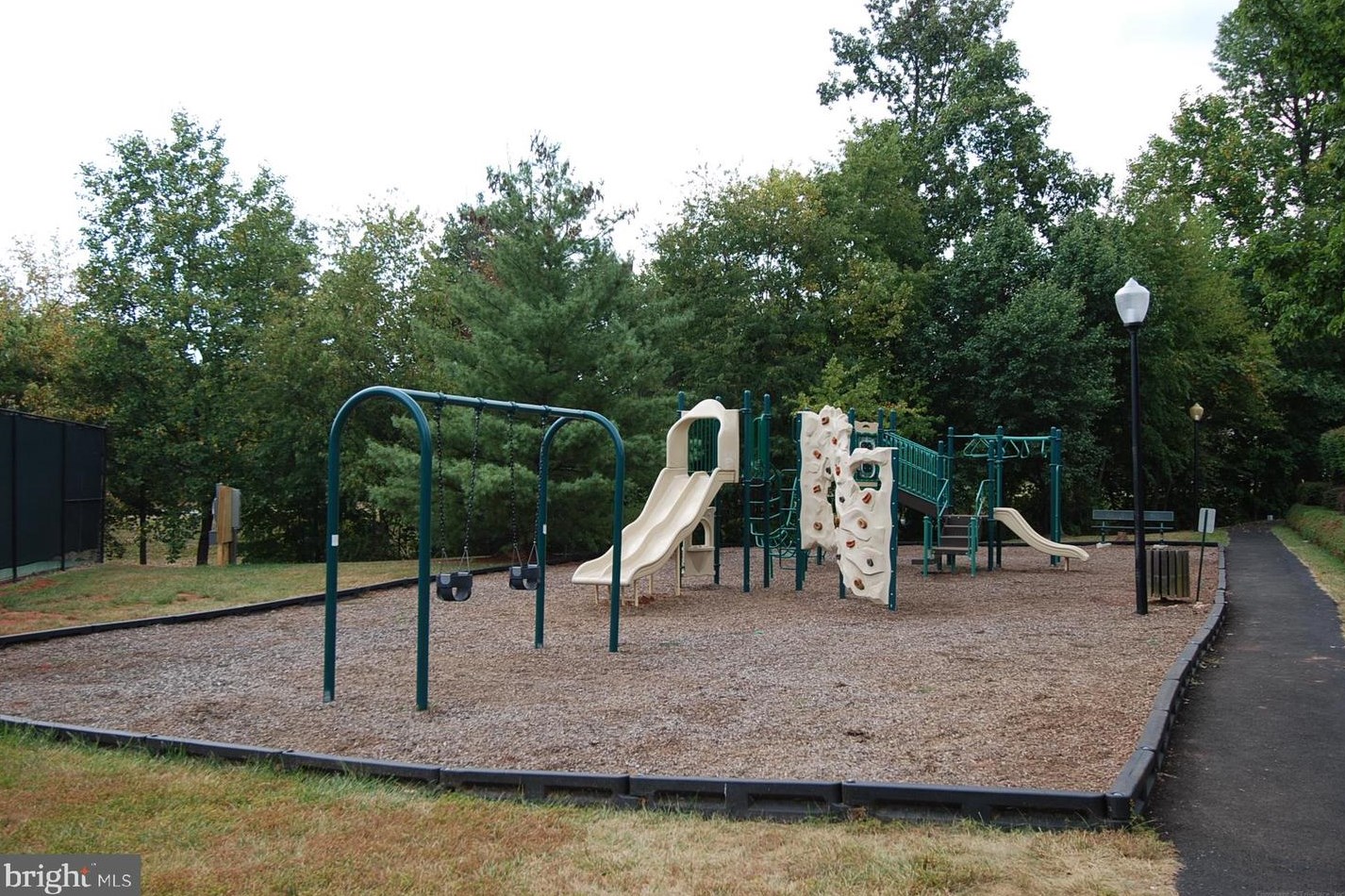 20361 Center Brook Sq, Dulles VA  20165-5183 exterior