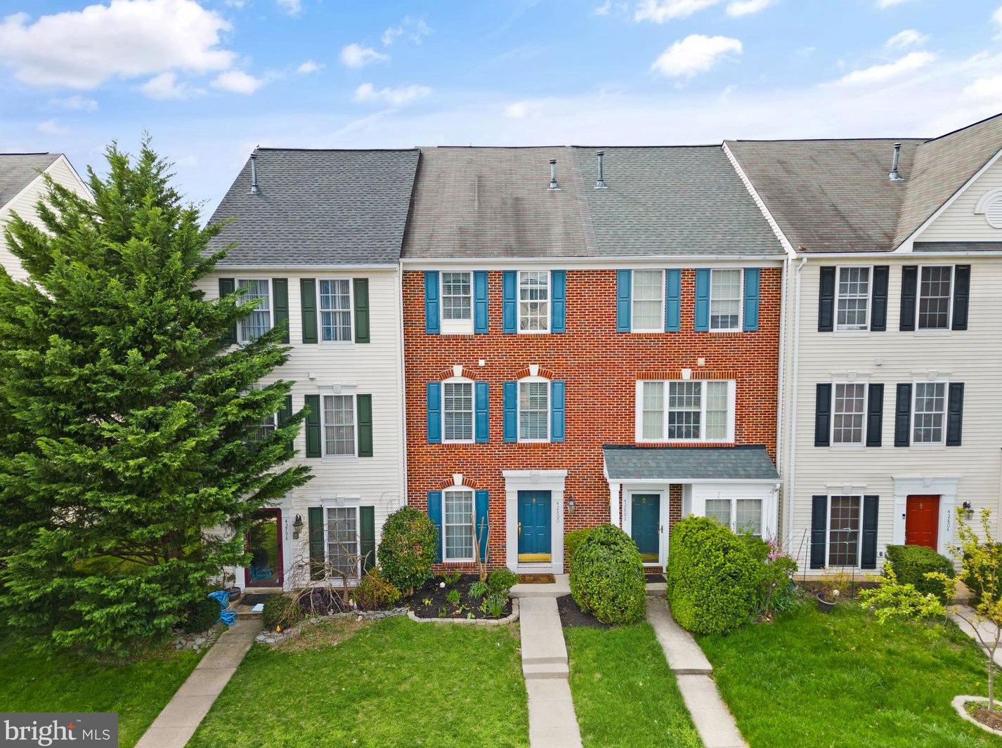 42800 Pilgrim Sq, Fairfax, VA 20152-3926