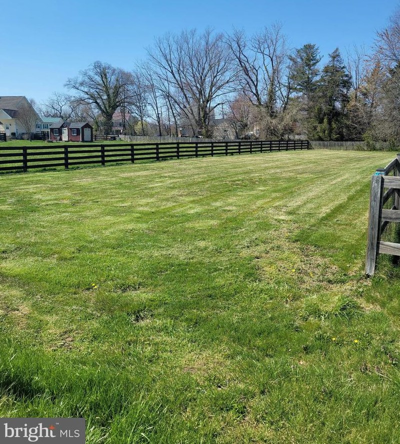 6 Locust St, Lovettsville VA  20180-8508 exterior
