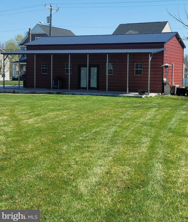 6 Locust St, Lovettsville VA  20180-8508 exterior