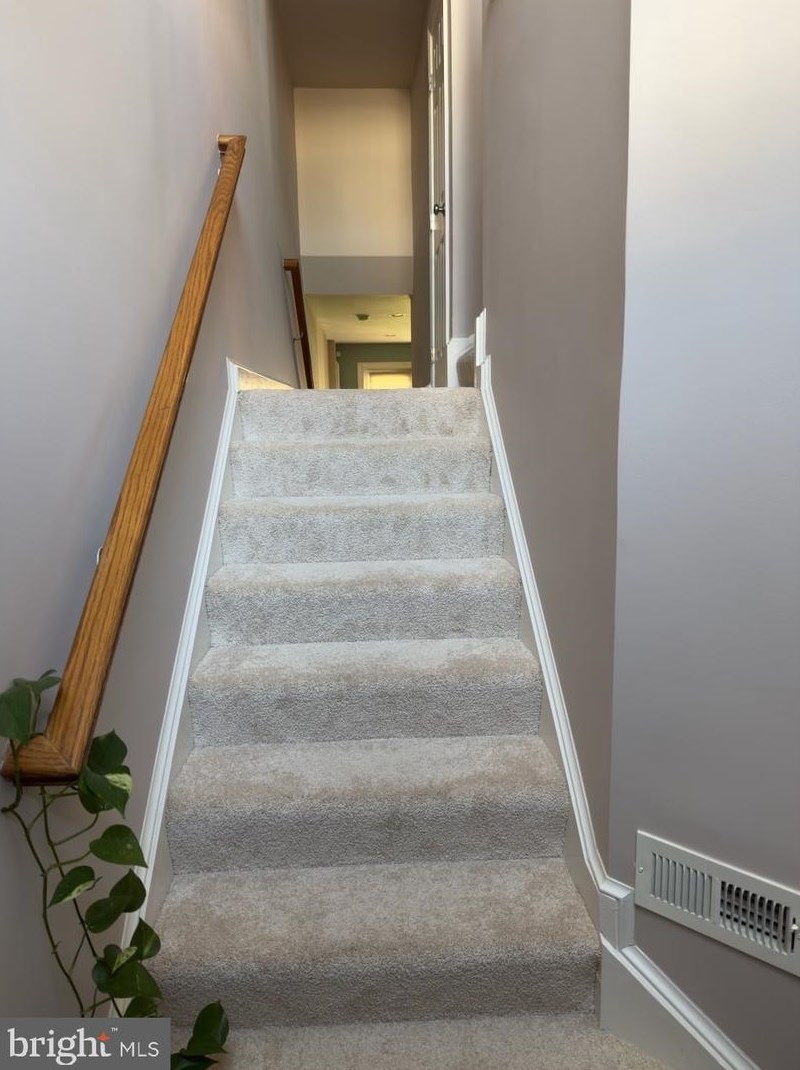 25181 Beach Pl, Fairfax, VA 20152