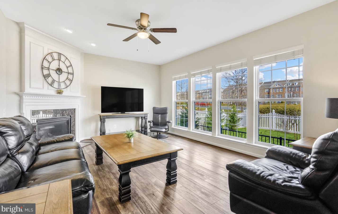 25527 Taylor Crescent Dr, Fairfax, VA 20152-1984