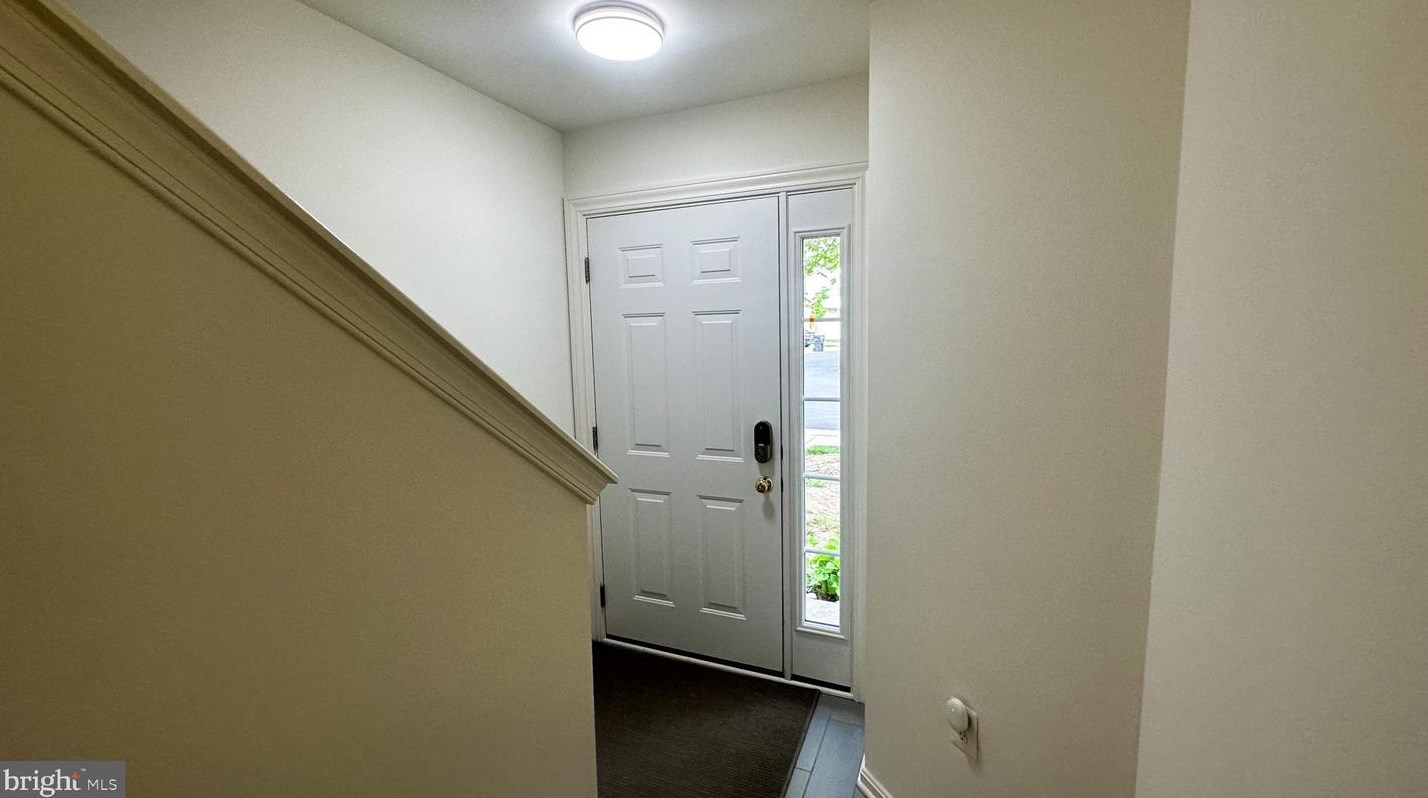 23000 Fontwell Sq, Dulles, VA 20166-4348