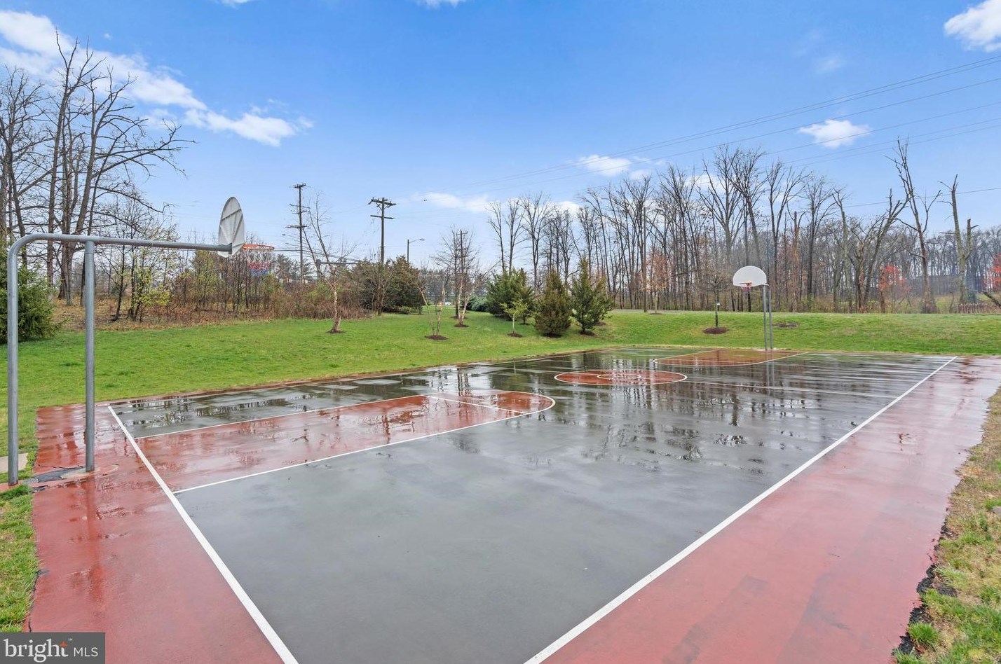 351 Pink Azalea Ter, Leesburg VA  20175-5436 exterior