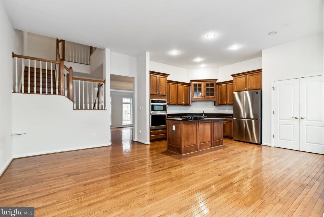 22025 Avonworth Sq, Ashburn VA  20148-6003 exterior