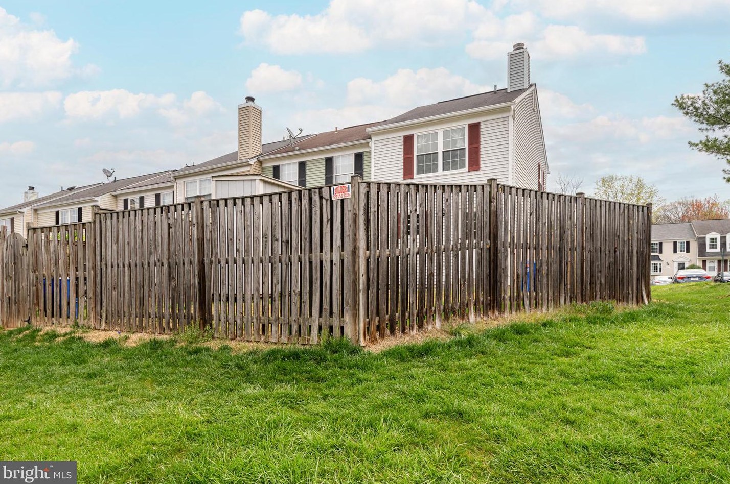 34 Quincy Ct, Dulles VA  20165-5753 exterior