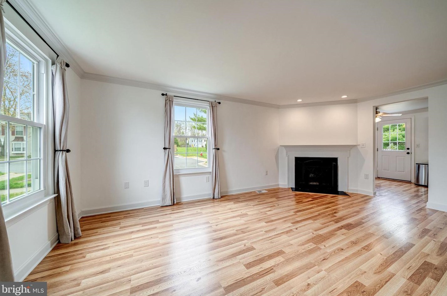 34 Quincy Ct, Dulles VA  20165-5753 exterior