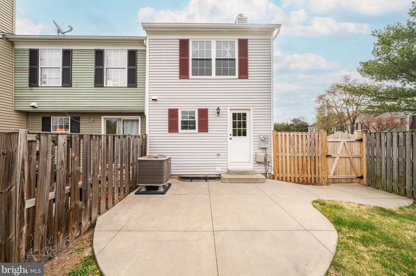34 Quincy Ct, Dulles VA  20165-5753 exterior