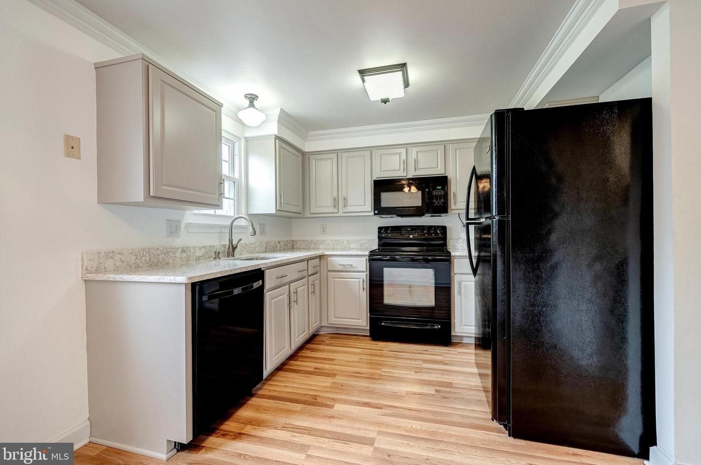 34 Quincy Ct, Dulles VA  20165-5753 exterior