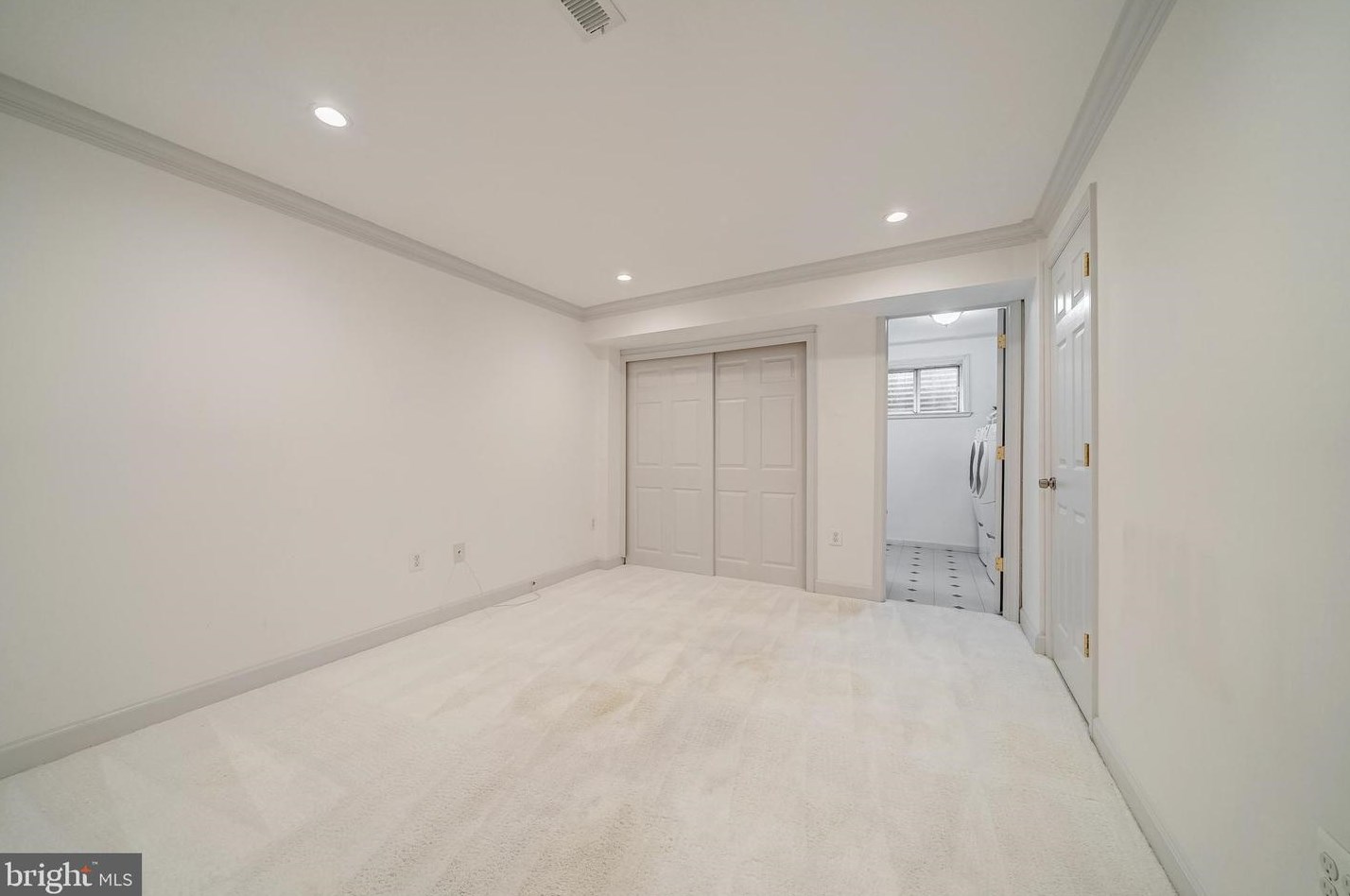 34 Quincy Ct, Dulles VA  20165-5753 exterior