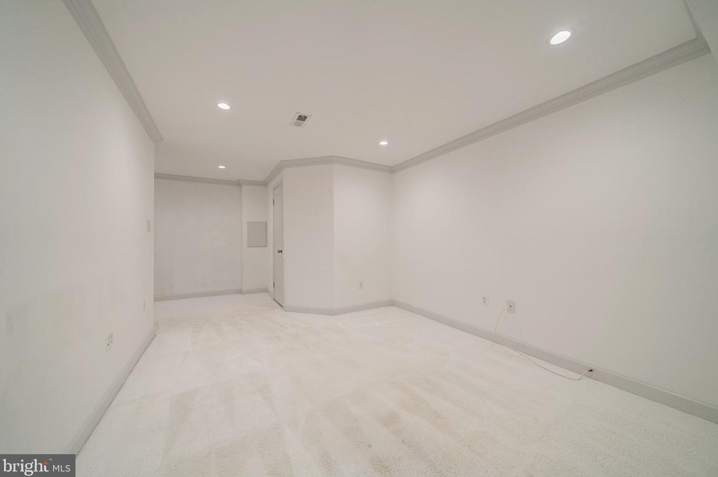 34 Quincy Ct, Dulles VA  20165-5753 exterior