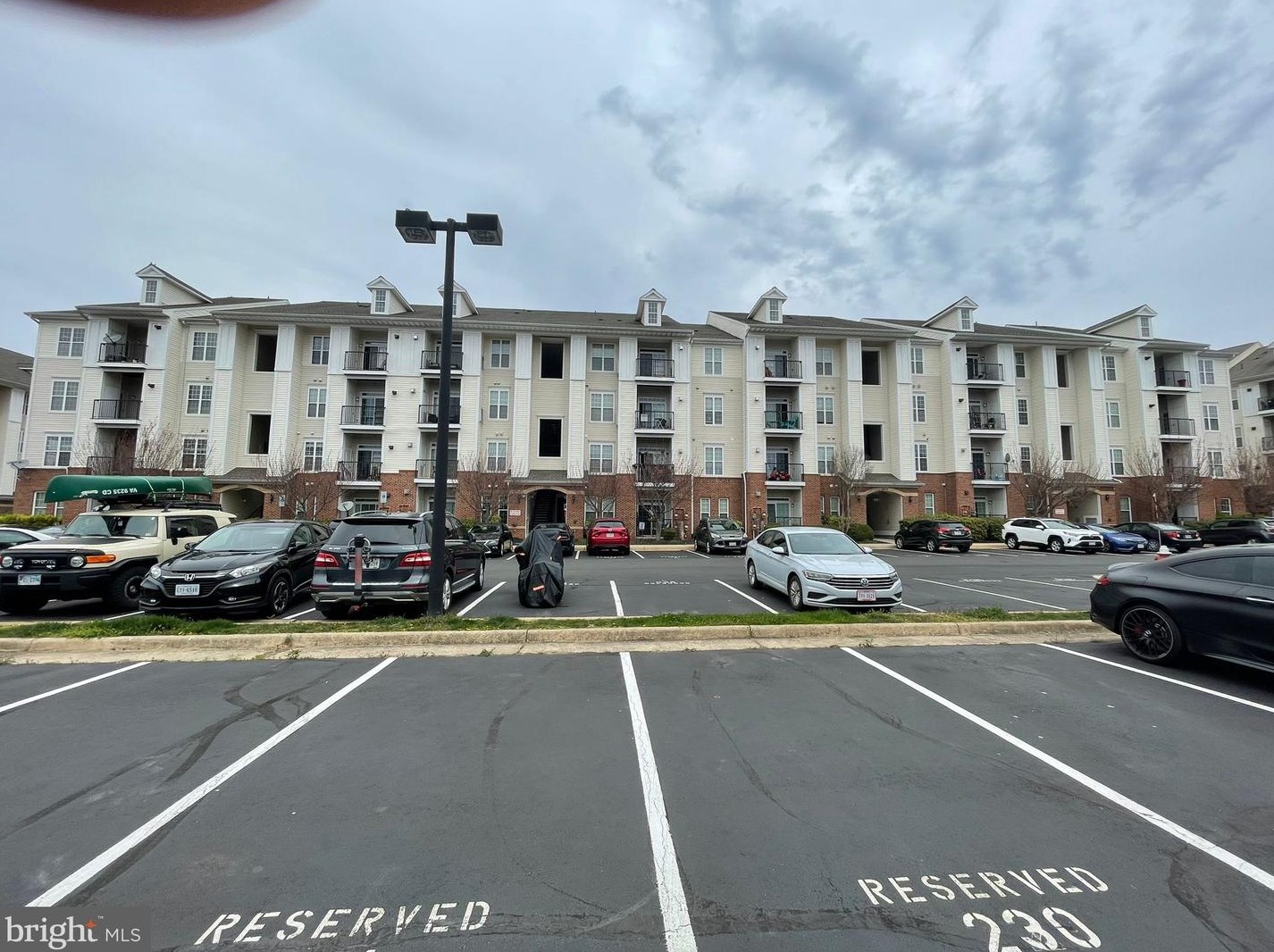 21216 Mcfadden Sq #407, Dulles, VA 20165