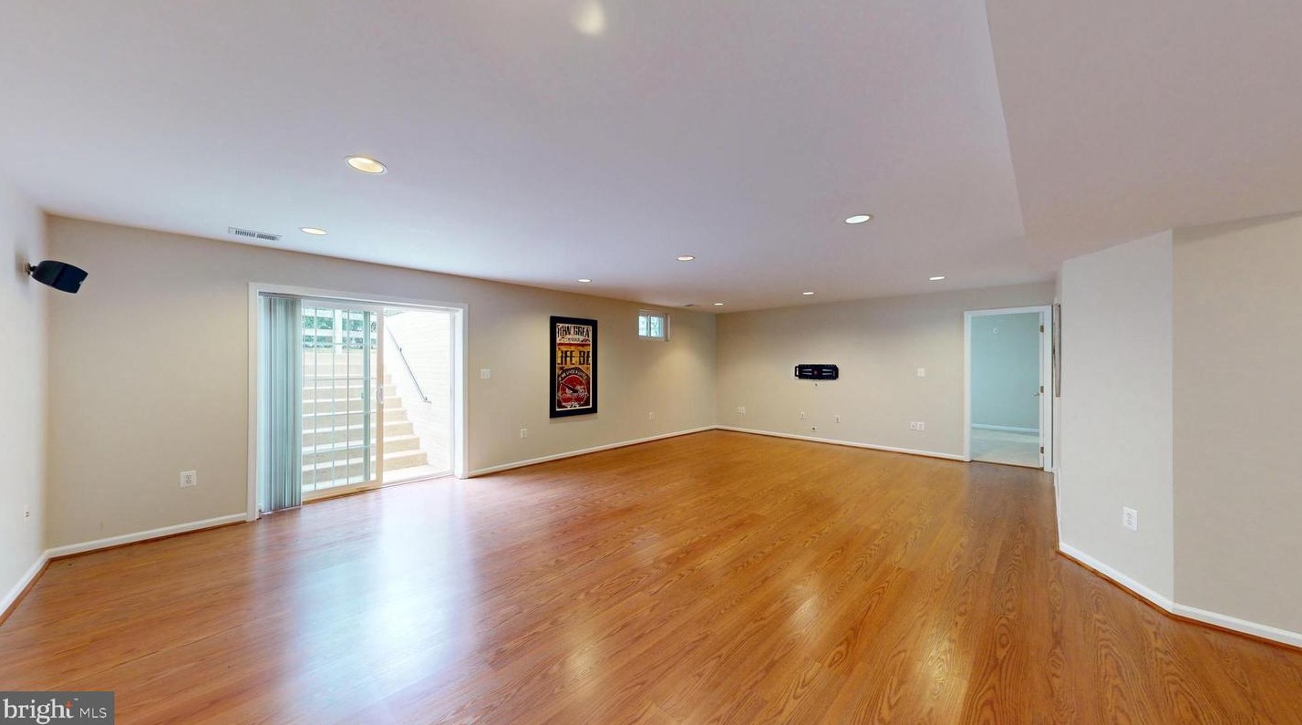 47680 Leechecker Ct, Dulles VA exterior