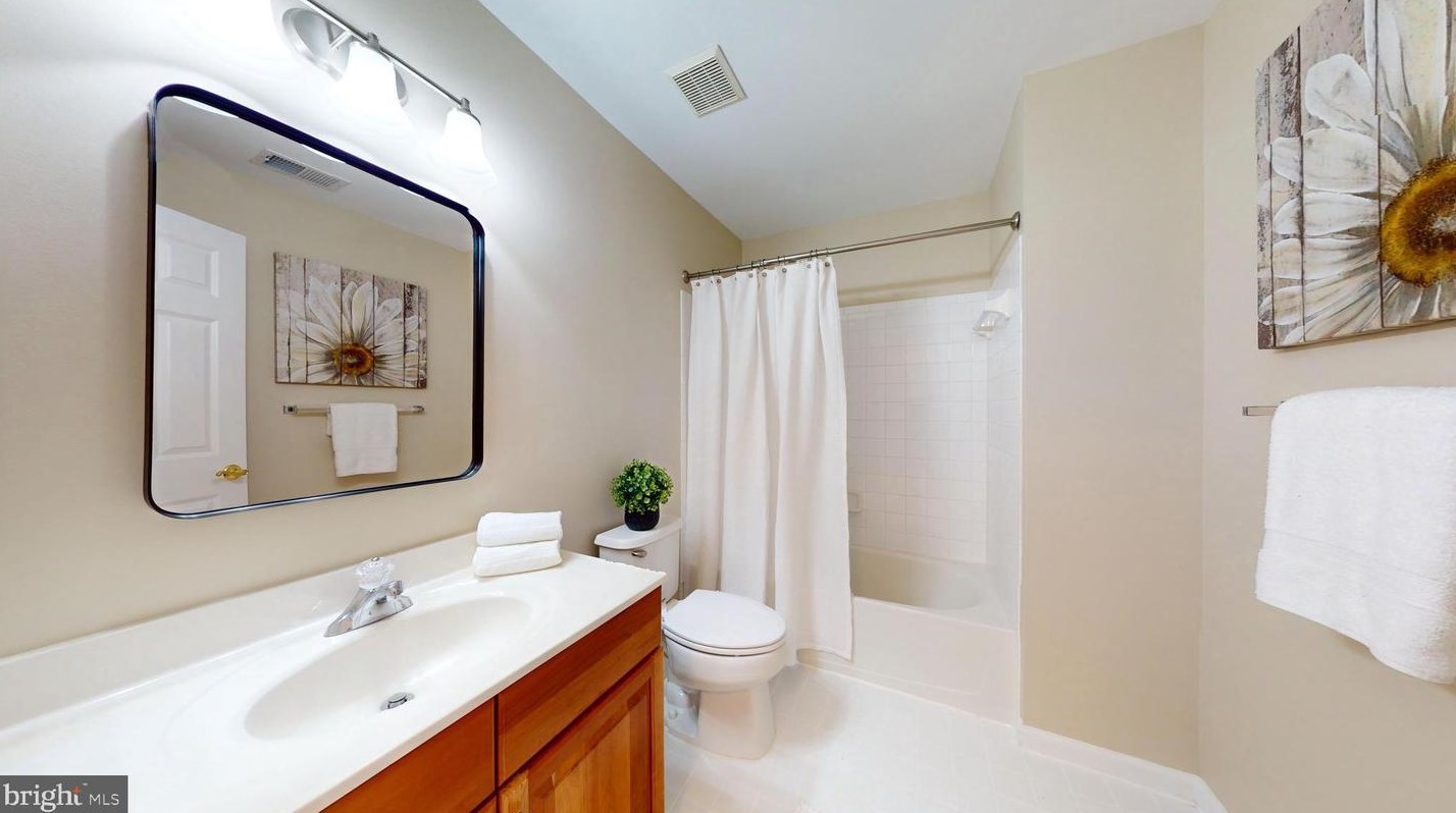 47680 Leechecker Ct, Dulles VA exterior