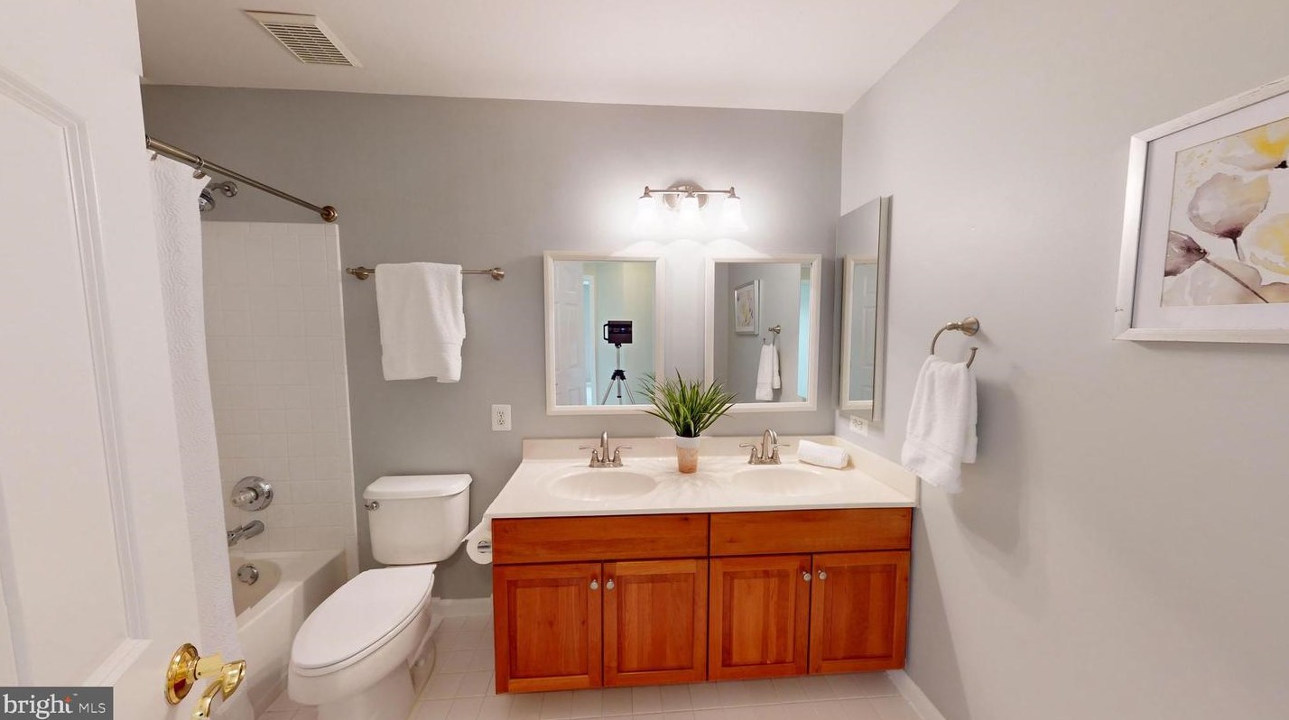 47680 Leechecker Ct, Dulles VA exterior