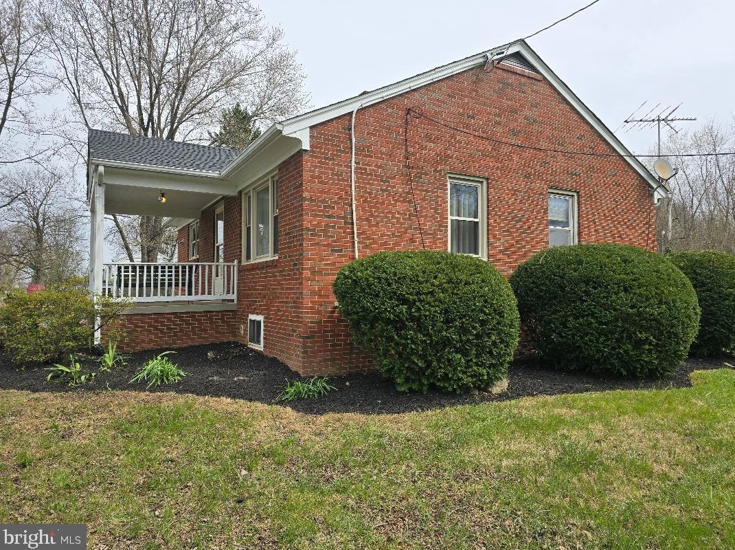 31 S Berlin Pike, Lovettsville, VA 20180