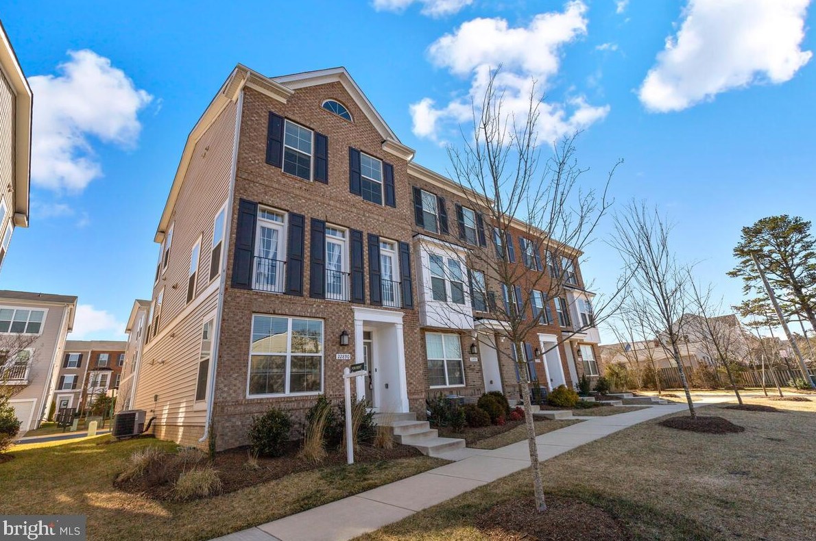 22890 Oakgrove Rd, Dulles, VA 20166