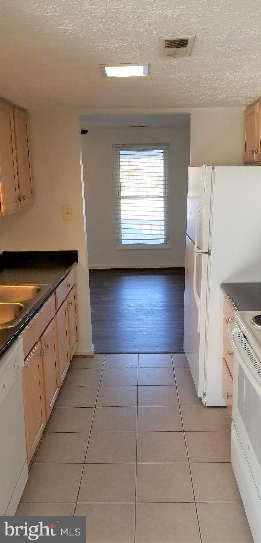 22420 Stablehouse Dr, Dulles VA  20164-5324 exterior