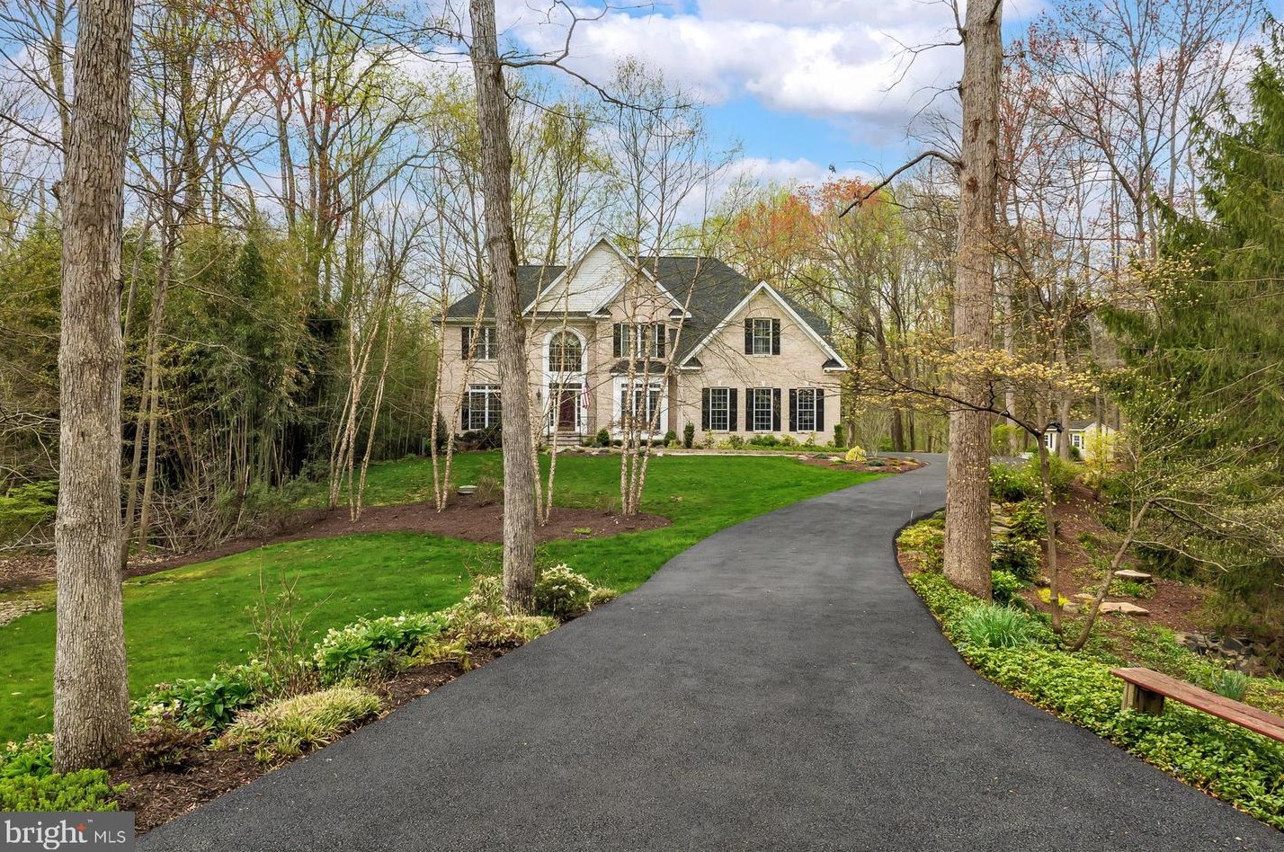 21433 Lake Dr, Dulles, VA 20164-8683