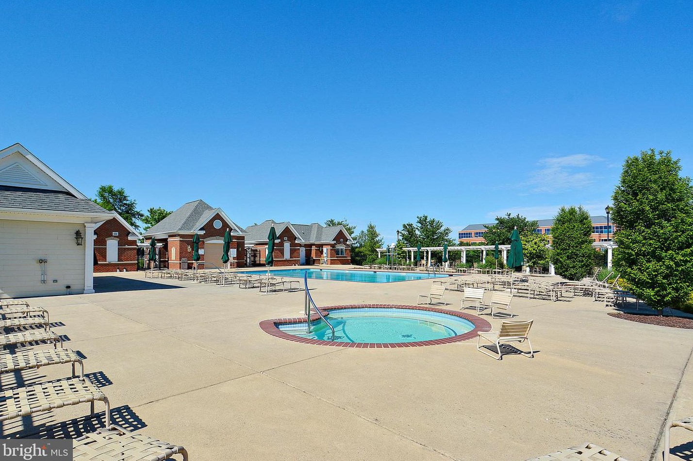 19941 Augusta Village Pl, Ashburn VA  20147-4128 exterior