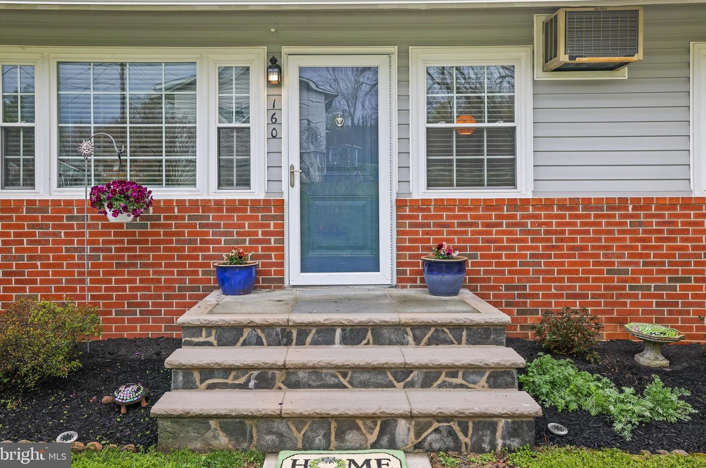 160 F St, Purcellville, VA 20132-3270