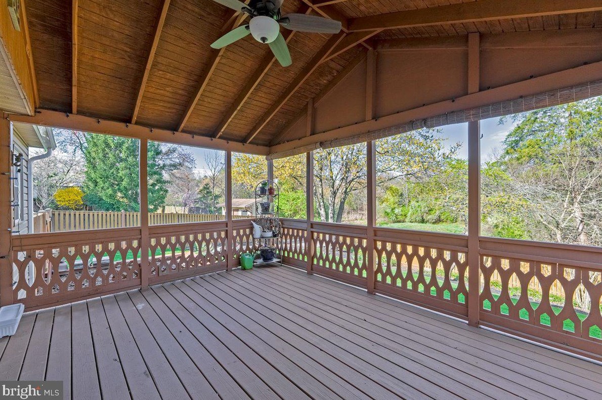 209 Amy Ct, Dulles VA  20164-1922 exterior