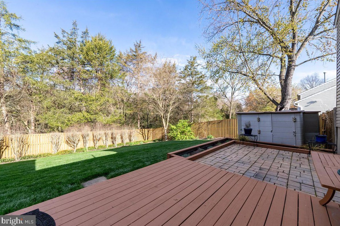 209 Amy Ct, Dulles VA  20164-1922 exterior