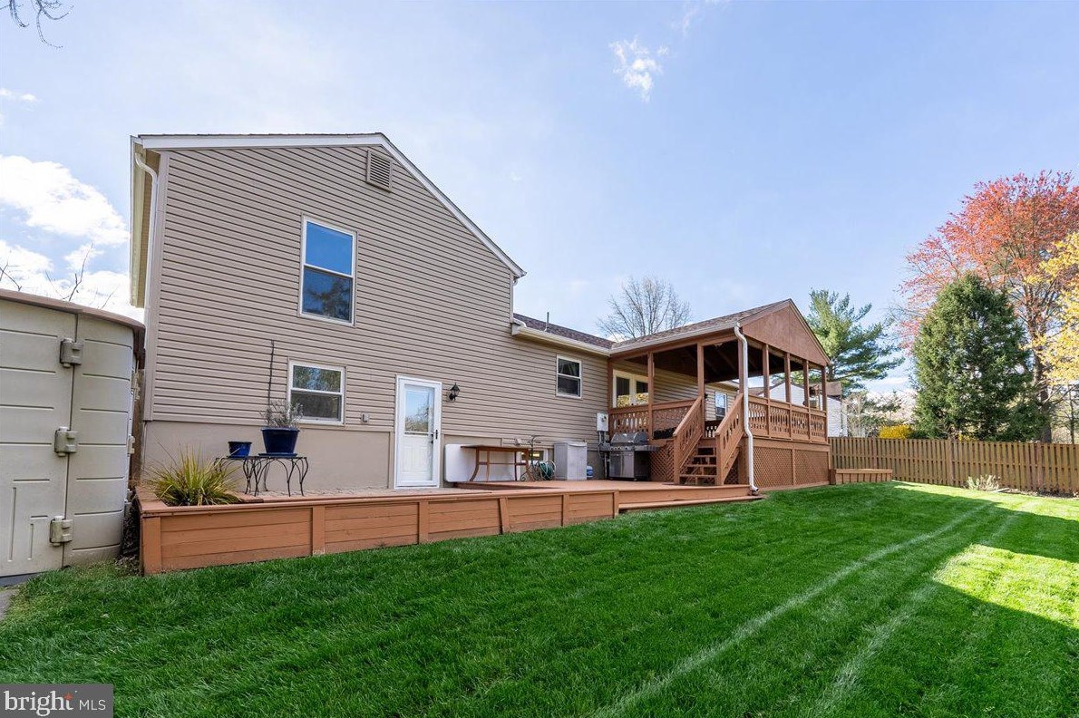 209 Amy Ct, Dulles VA  20164-1922 exterior
