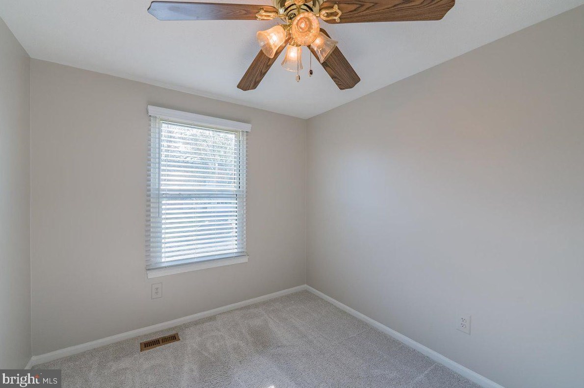 209 Amy Ct, Dulles VA  20164-1922 exterior