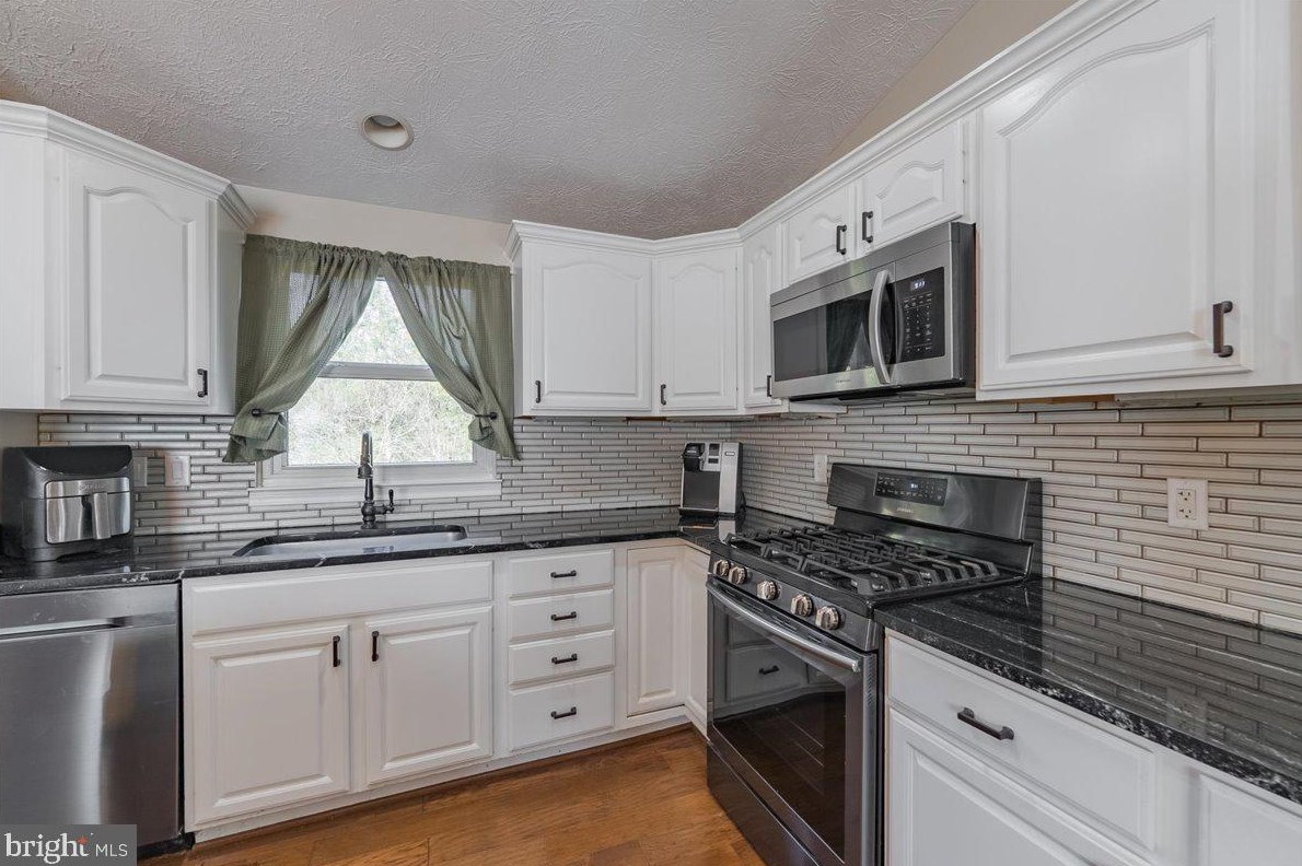 209 Amy Ct, Dulles VA  20164-1922 exterior