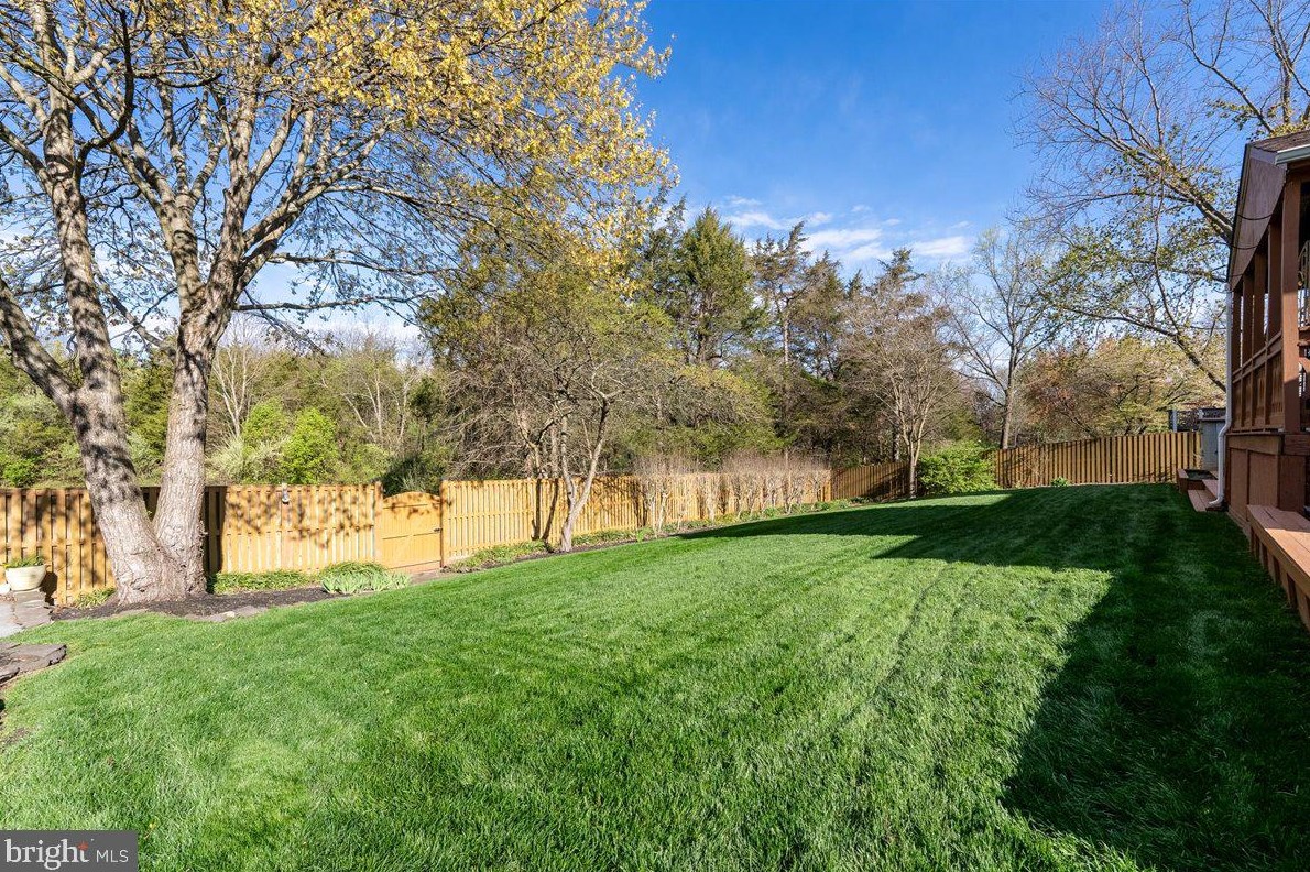 209 Amy Ct, Dulles VA  20164-1922 exterior