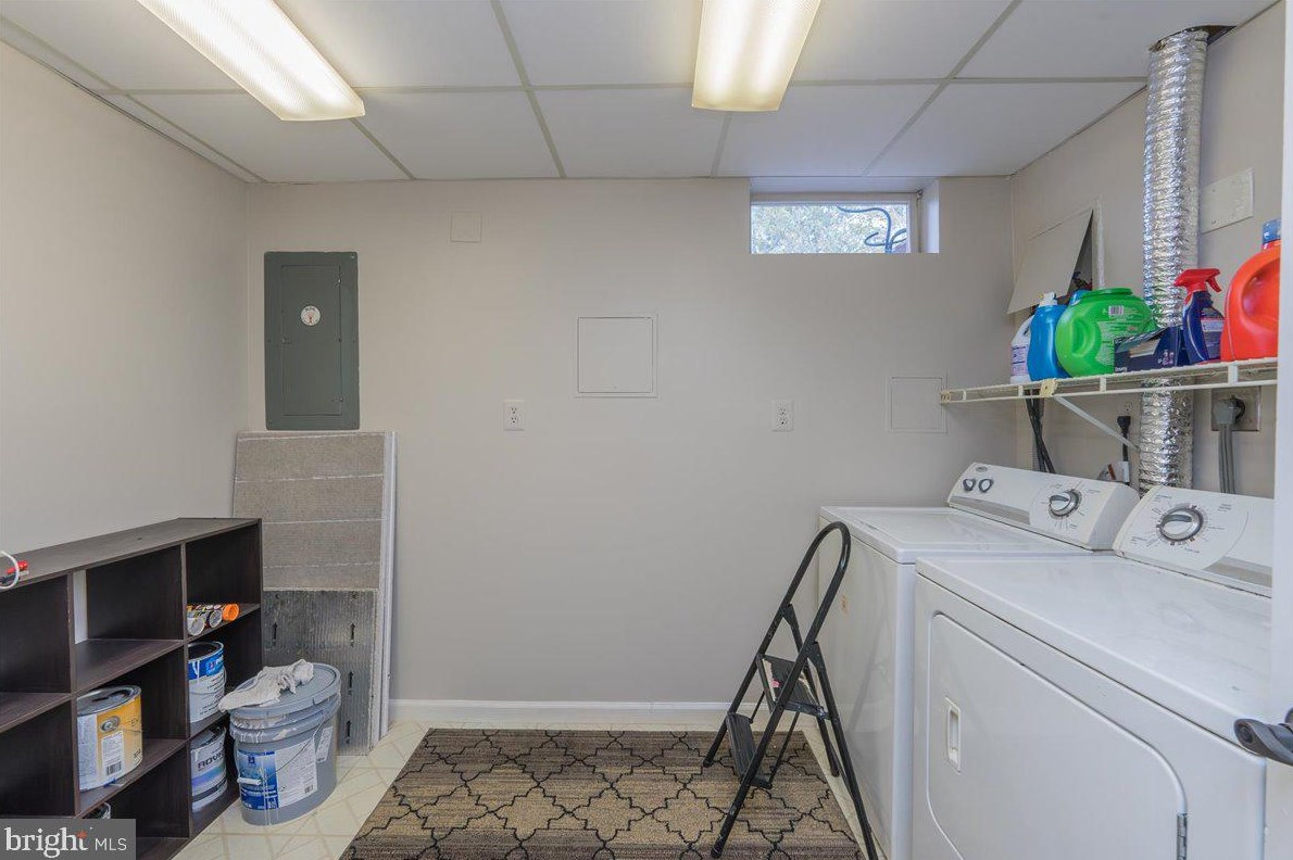 209 Amy Ct, Dulles VA  20164-1922 exterior