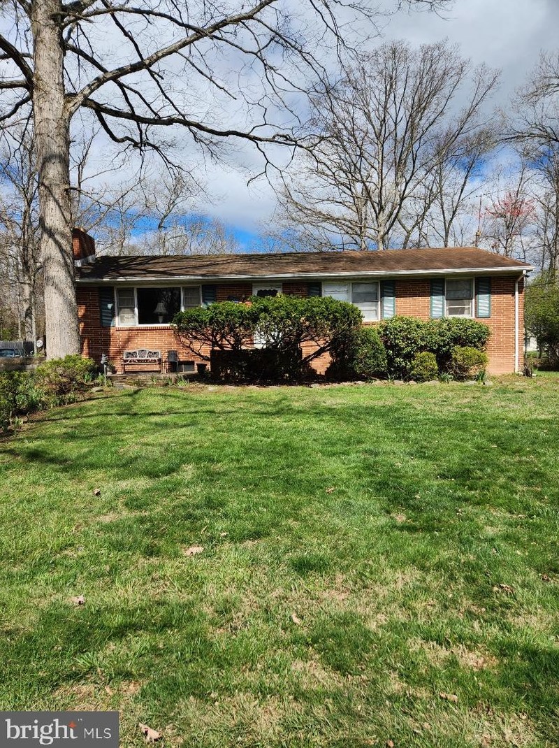 40 Cedar Dr, Dulles, VA 20164-8600