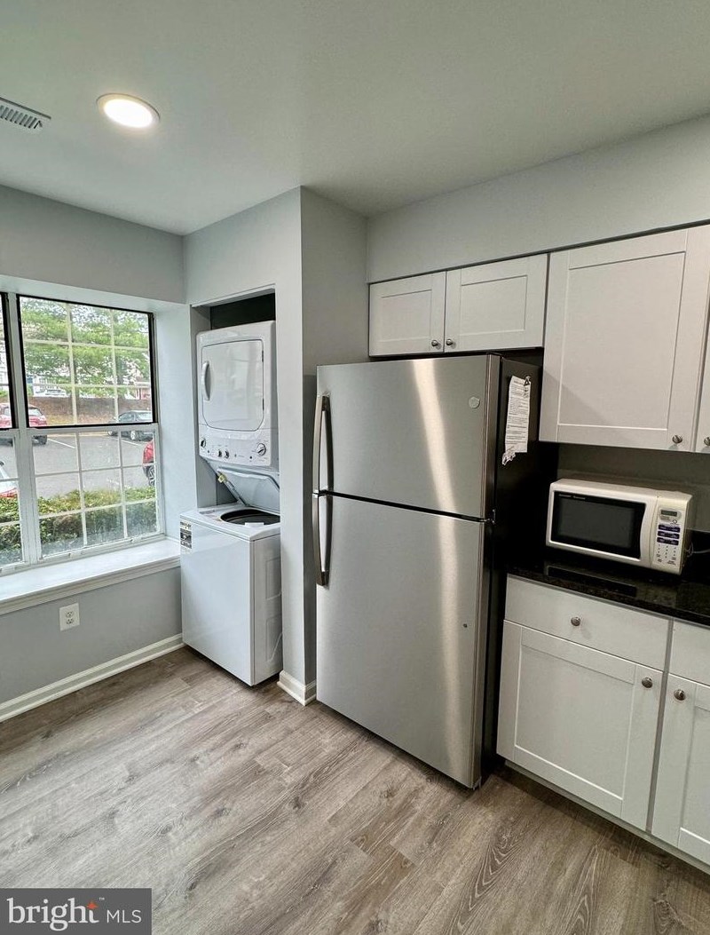 261 Coventry Sq, Dulles VA  20164-3255 exterior