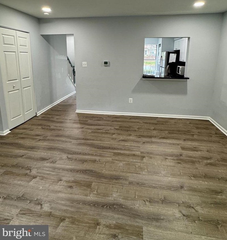 261 Coventry Sq, Dulles VA  20164-3255 exterior