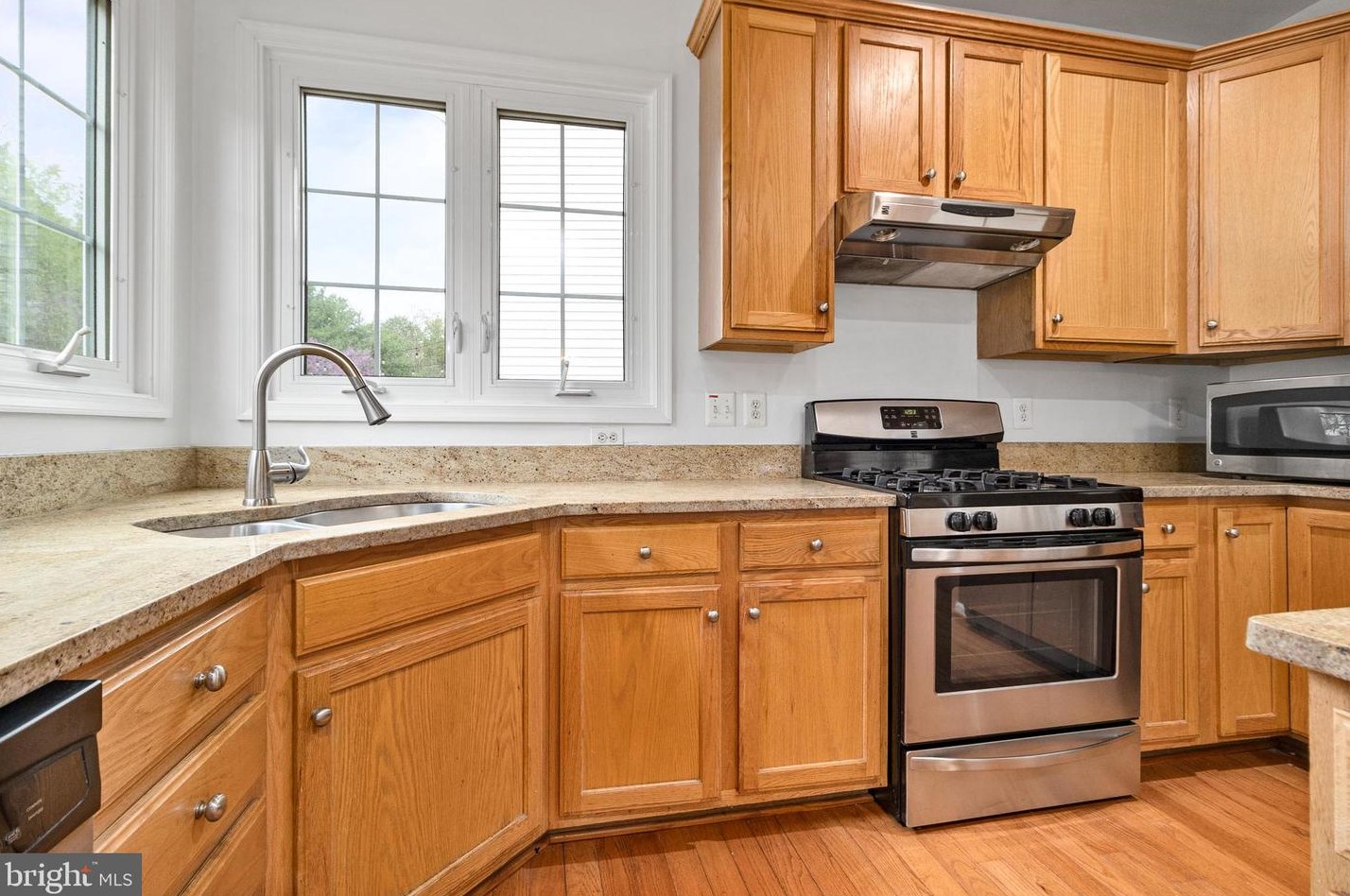 20616 Sutherlin Pl, Dulles VA  20165-8500 exterior