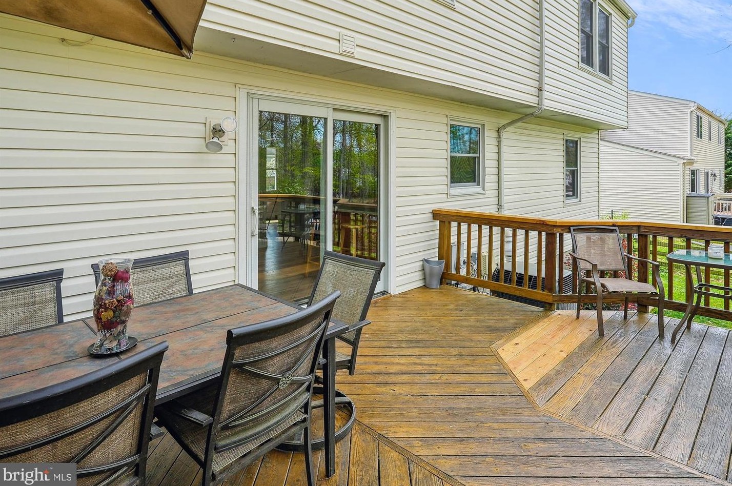 106 Almey Ct, Dulles VA  20164-2836 exterior
