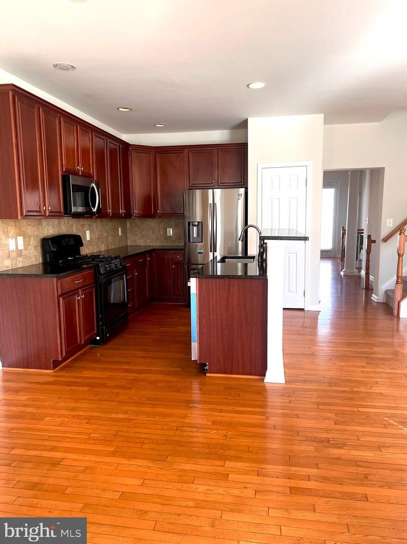 25205 Larks Ter, Fairfax, VA 20152