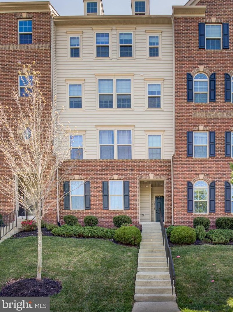 25894 Racing Sun Dr, Stone Ridge, VA 20105