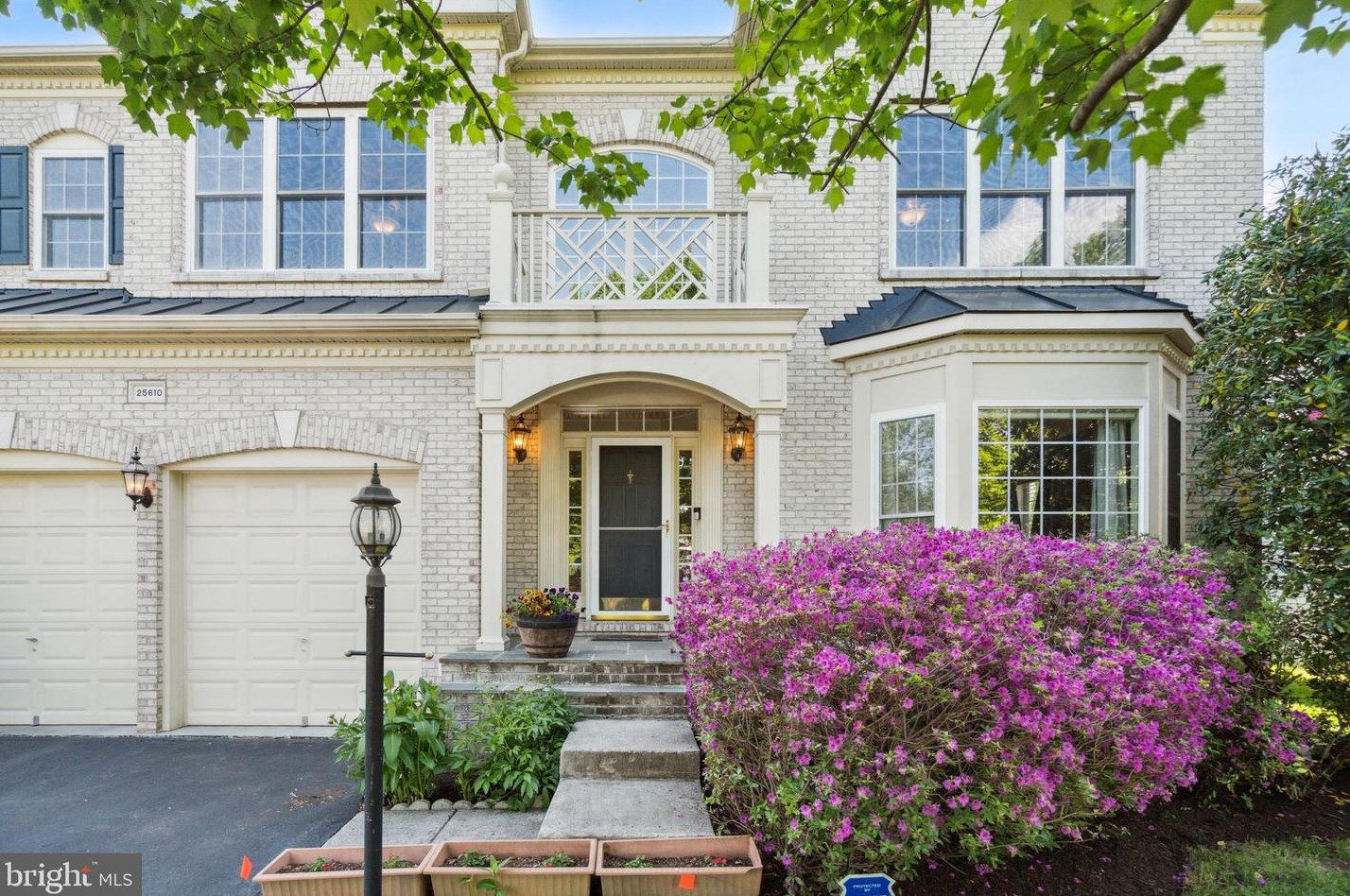 25610 S Village Dr, Fairfax, VA 20152